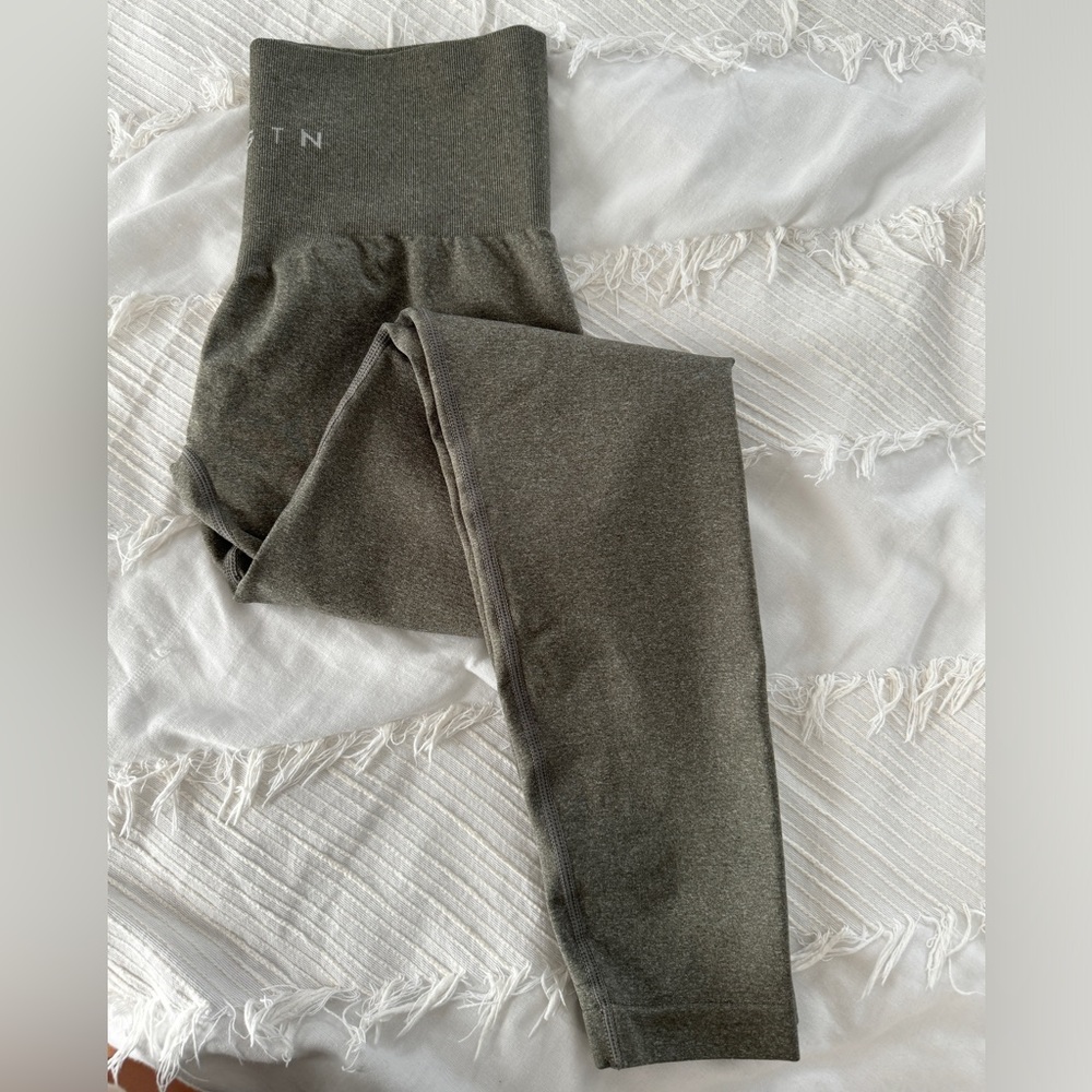 NVGT SEAMLESS LEGGINGS KHAKI GREEN